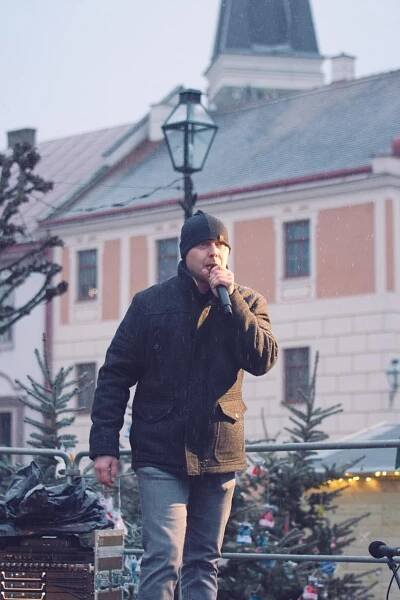 Hasič Jurič Pařil zazpíval i čtenářům Deníku: poslechněte si, co jim popřál