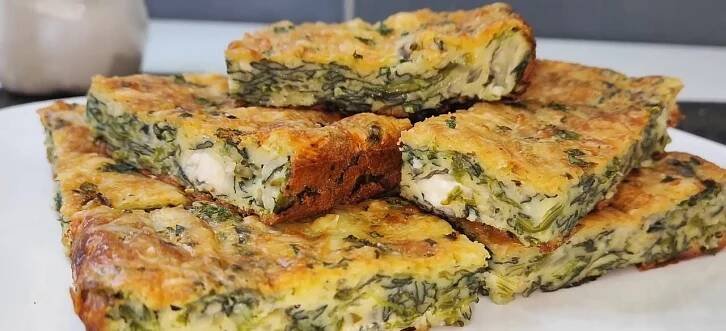 Slaný špenátový koláč s feta sýrem, petrželkou a mozzarellou - Slaná pochoutka