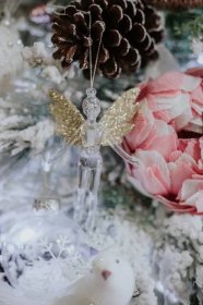 Bezplatný obrázek: vánoční strom, dekorace, krystal, anděl, vánoční, zimní, tradiční, příroda, design interiéru, svítí