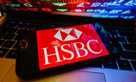 Thousands of HSBC customers in UK unable to access online banking services