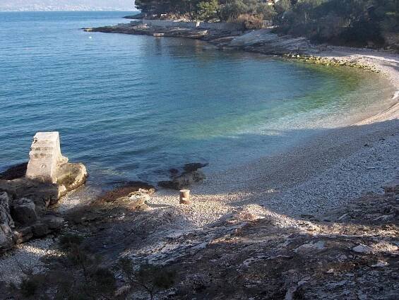 Postira, Ostrov Brač, Chorvatsko - apartmány, hotely, informace pro ubytování a dovolenou