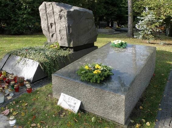 Soubor:Bronisław Geremek - Cmentarz Wojskowy na Powązkach (11).JPG