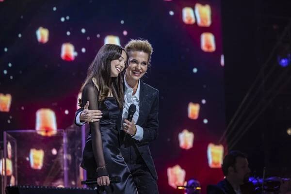 Charlotte Ella Gottová je po otci nadaná zpěvačka.