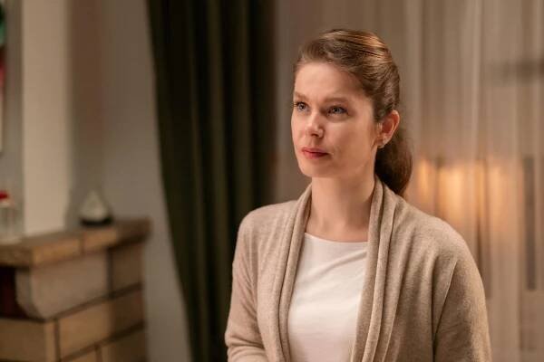 Camdaki Kız - Episode 24 - Z filmu - Burcu Biricik