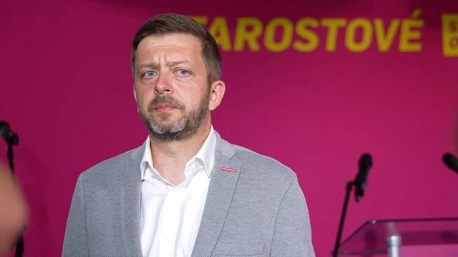 Rakušana čeká ve středních Čechách vládní duel s Kupkou, má šanci ho porazit
