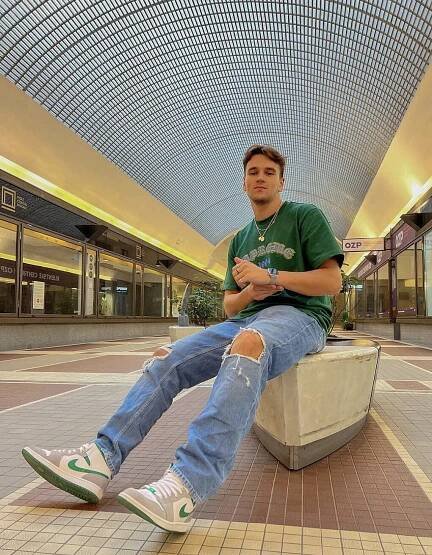 Čeští influenceři pod čínskou vlajkou: Jan Michálek tam dělá cvičenou pandu, zajímá se o něj BISka