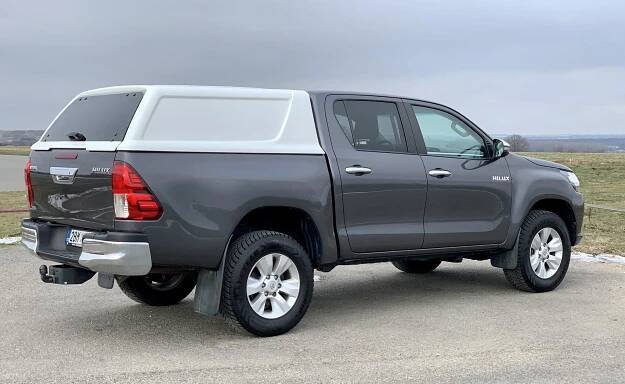 TOYOTA HILUX 2.4 D-4D 110 KW 4X4 LIVE/MANUÁL 2021/DPH - Výběrová auta