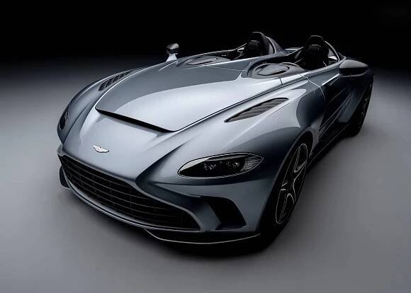 Koenigsegg s tříválcem i Aston Martin bez skla. Unikátní stroje měly šokovat Ženevu
