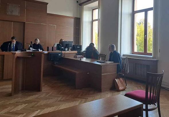 Kdo zavinil smrt patnáctiměsíční holčičky na Kaplicku? To se od pondělí 23. září snaží objasnit Krajský soud v Českých Budějovicích.