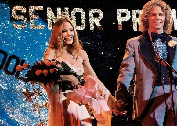 Sissy Spacek and William Katt holding hands and flowers in a scene from the 1976 film, Carrie