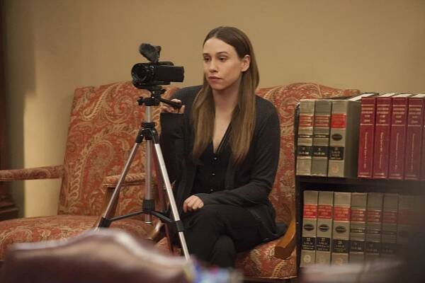 Viceprezident(ka) - Orel - Z filmu - Sarah Sutherland