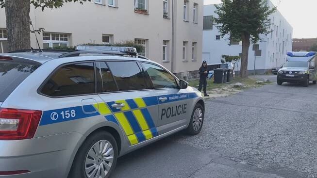 Brutální vražda na Karlovarsku: Po hádce muž ubodal ve svém bytě kamarádku a odešel