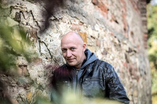Robert Jašków: Chodím domů hodinu před půlnocí „urvanej jak borůvka“
