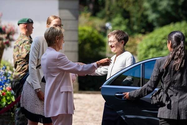 Antrittsbesuch von Regierungschefin Brigitte Haas in Bern | Presseportal