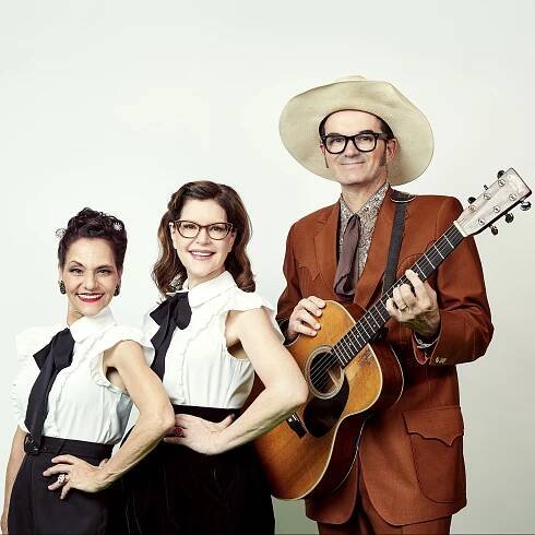 Lisa Loeb and Hollow Trees