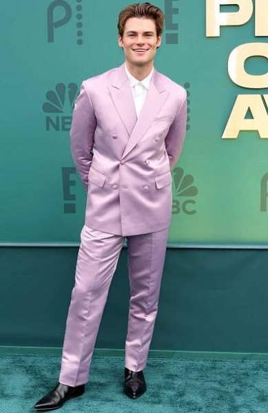 Noah LaLonde attends the 2024 People's Choice Awards