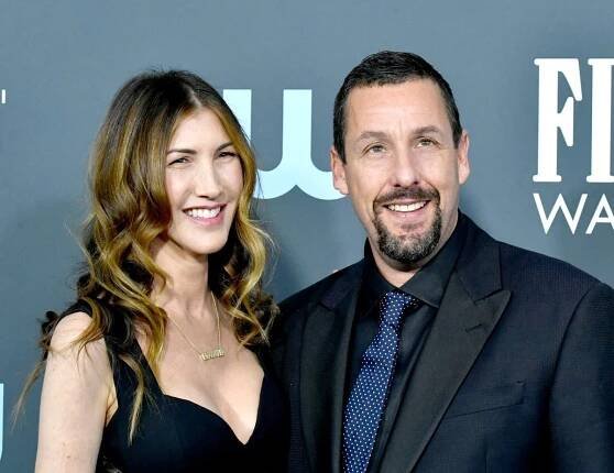 Adam Sandler je v Praze! Hvězdnou návštěvou poctil i basketbalistky