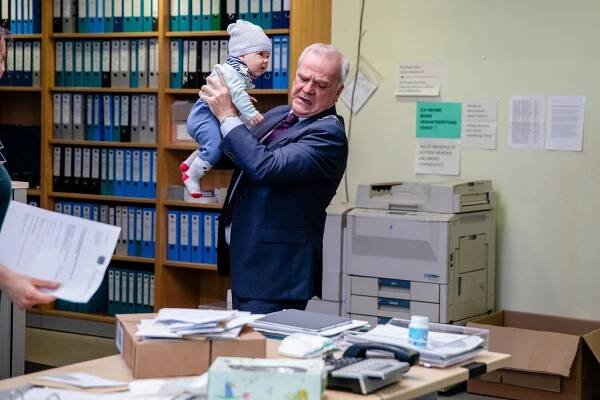 Eichwald, MdB - Vor Arbeit ganz grau - Z filmu - Bernhard Schütz