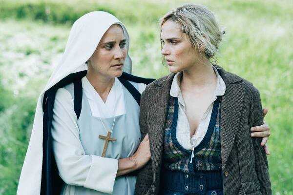 Bojovnice na druhou - Epizoda 1 - Z filmu - Julie De Bona, Camille Lou