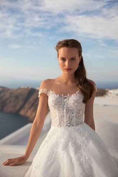White Island : Wedding dress – 302 Lorenza