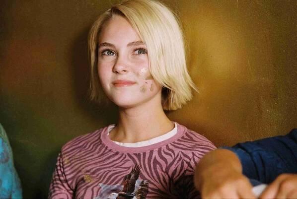 AnnaSophia Robb in Bridge To Terabithia Wallpaper