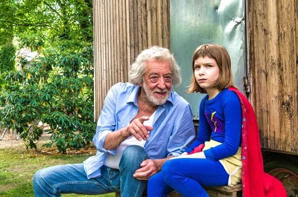 Oskar, das Schlitzohr und Fanny Supergirl - Z filmu - Dieter Hallervorden, Julia Kovacs