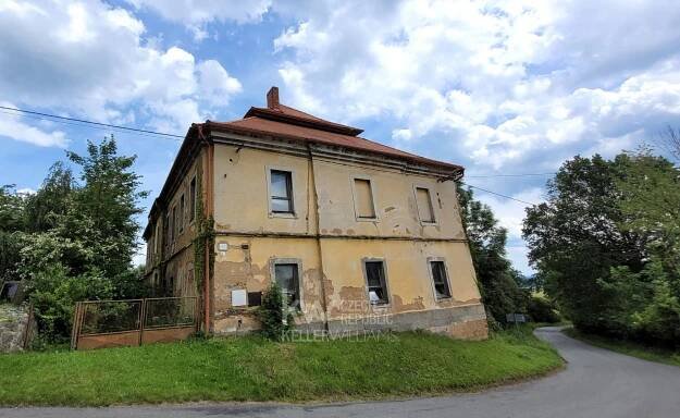 Prodej historické budovy, 800 m2, pozemek 1ha - obec Skapce u Kladrub - Keller Williams