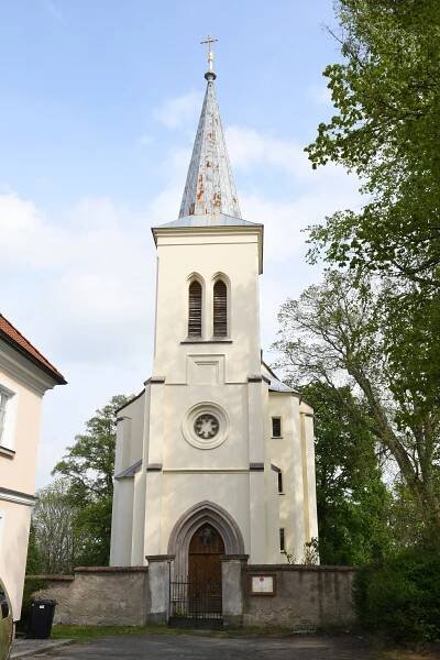 Soubor:Klášter-Hradiště-nad-Jizerou-kostel2019.jpg