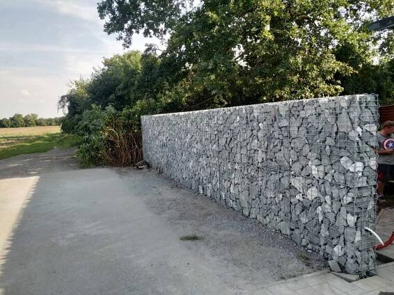 Gabionový plot v Poděbradech – Gabiony na klíč