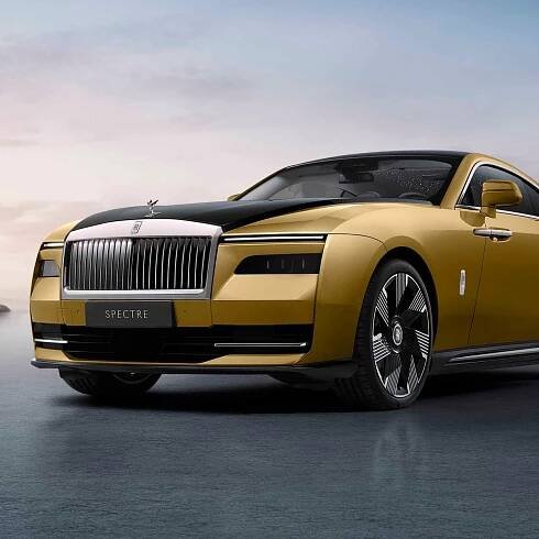 The Rolls-Royce Spectre Is an Enormous, Ultra-Luxury EV Coupe