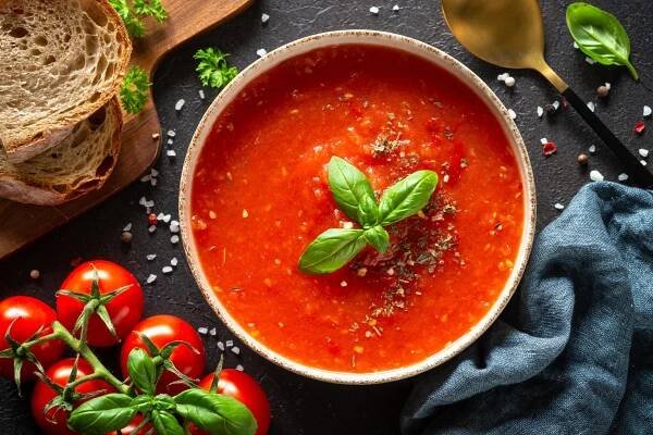 Italská tomatová polévka má chuť léta i Itálie