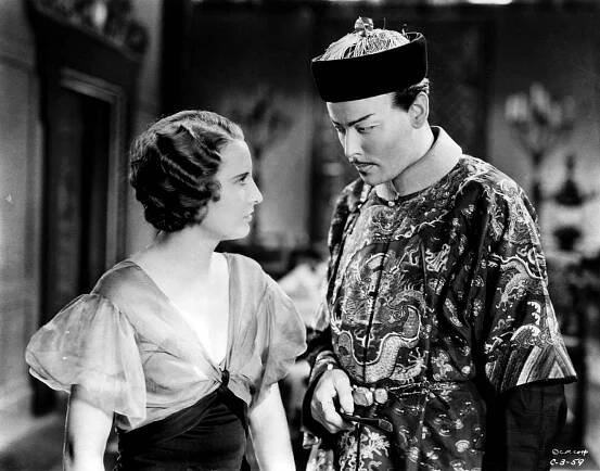Vášeň generála Yena - Z filmu - Barbara Stanwyck, Nils Asther