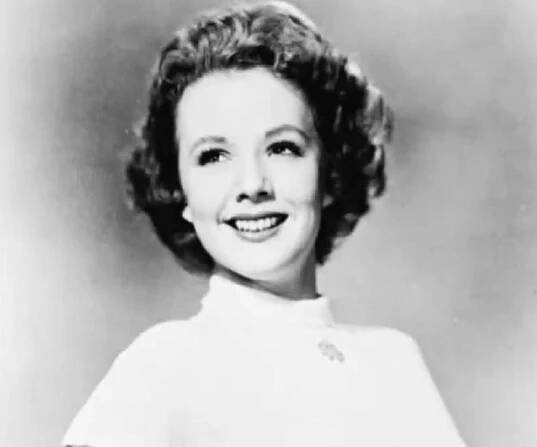 Piper Laurie Biography - Facts, Childhood, Family Life & Achievements
