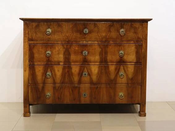 Biedermeier Schreibkommode - Kunst, Antiquitäten, Möbel und Technik 2024/10/07 - Dosažená cena: EUR 600 - Dorotheum