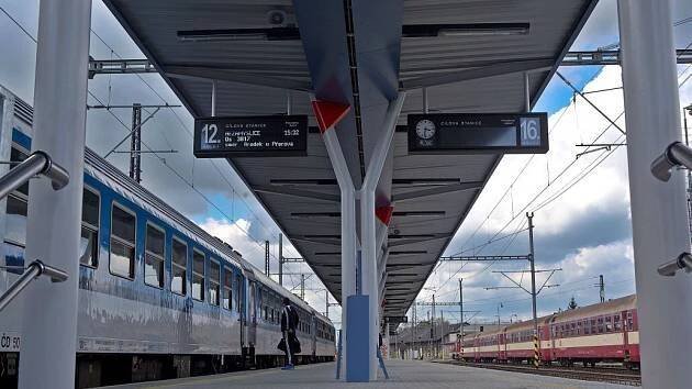 Diskuse: První moderní nástupiště na olomouckém nádraží už funguje. Podívejte se
