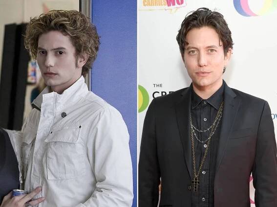 Jackson Rathbone. Co dělá filmový Jasper? Zahrál si v několika nepříliš dobře hodnocených snímcích a na svou velkou roli pořád čeká, stal se ale trojnásobným hrdým tátou. S manželkou, tanečnicí Sheilou Hafsadi, má dva syny a dceru a s kolegy udržuje i nadále kontakt. Blízký si je především s Nikki Reed, která je dokonce kmotrou jejich nejstaršího syna