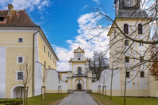 258. Zámek Žďár nad Sázavou – Toulavá kamera – Cesty a památky