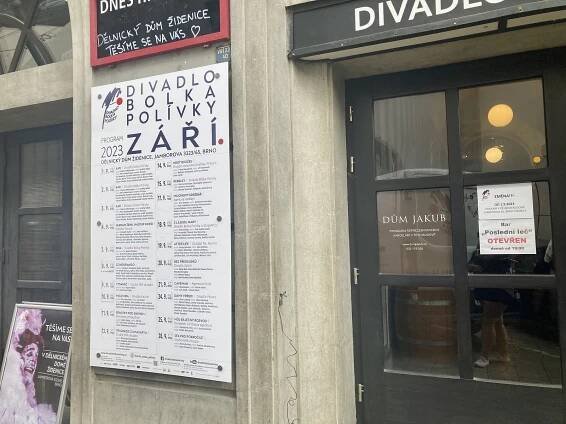 Fronta na vstupenky, Divadlo Bolka Polívky v Brně táhne navzdory stěhování