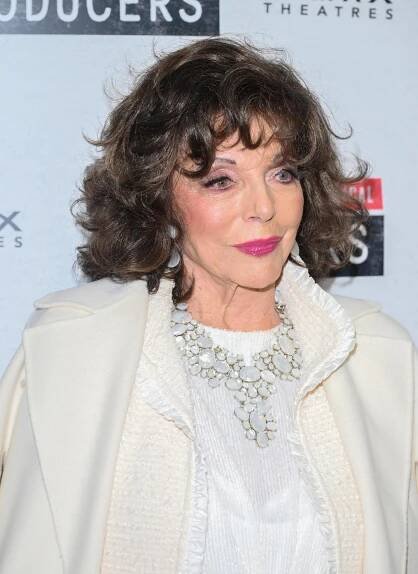 Joan Collins (92) z Dynastie vedle o 32 let mladšího manžela zapomněla stárnout: Na premiéře muzikálu vypadala senzačně