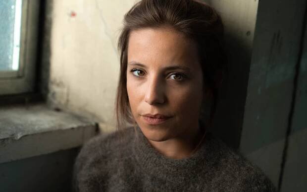 SARAH BECK / ACTRESS – Luis Zeno Kuhn