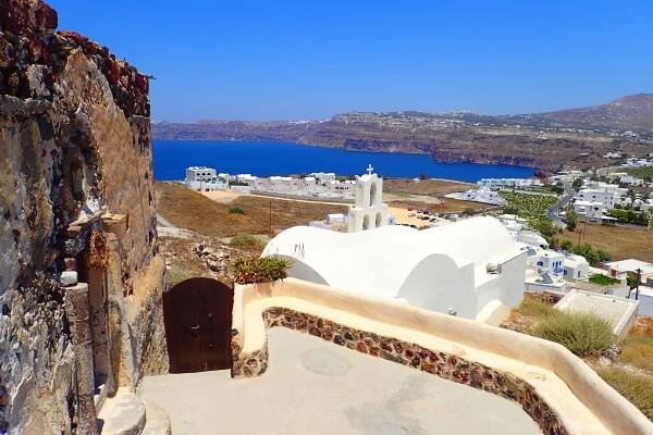 Highlights of Akrotiri in Santonini, Greece — Deviating the Norm