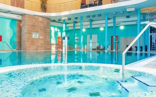 Konstantinovy Lázně: Hotel Jirásek *** s bazénem, solnou jeskyní, procedurami a polopenzí + kulturní akce