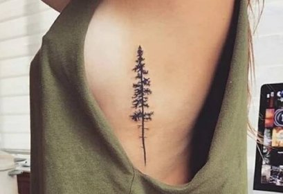 tatuajes-costillas-árbol