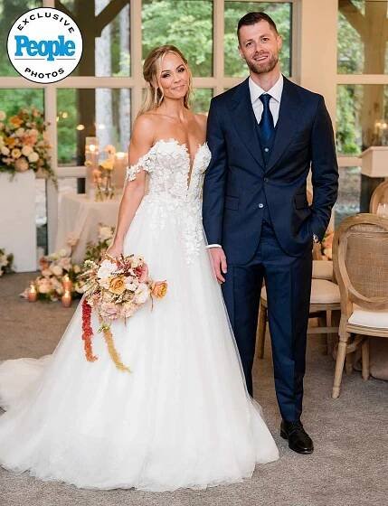Smallville's Laura Vandervoort Marries Adam Coates in 'Rustic and Elevated' Wedding (Exclusive)