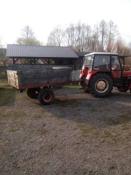 Traktorový přívěs