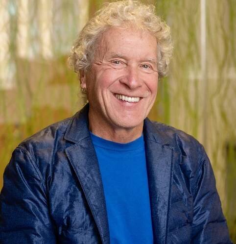 John Perkins (* 28. leden 1945, Hanover, New Hampshire) je americký aktivista, spisovatel literatury faktu a podle svých vlastních slov též bývalý tzv. lovec ekonomik. Jeho nejznámější kniha se jmenuje Confessions of an Economic Hit Man(volný překlad: Zpovědi lovce ekonomik) a zabývá se z pohledu experta na ekonomiku, vládou pověřeného (avšak soukromého) vyjednavače, praktikami při vyjednávání se zeměmi třetího světa v obchodní a strategické spolupráci s vládou USA a největšími americkými korporacemi.