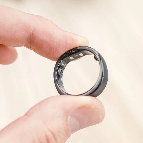 I just went hands-on with RingConn Gen 2 — a subscription-free alternative to Oura Ring promising 150-plus days of battery