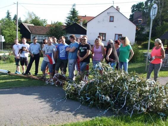 Kácení máje a vaječina - Oficiální stránky obce Heřmanice u Oder