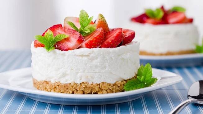 Cheesecake s jahodami a kokosem - Proženy.cz