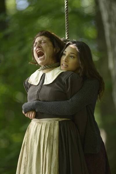 Cena za lidskost - Gallows Humor - Z filmu - Amy Aquino, Meaghan Rath